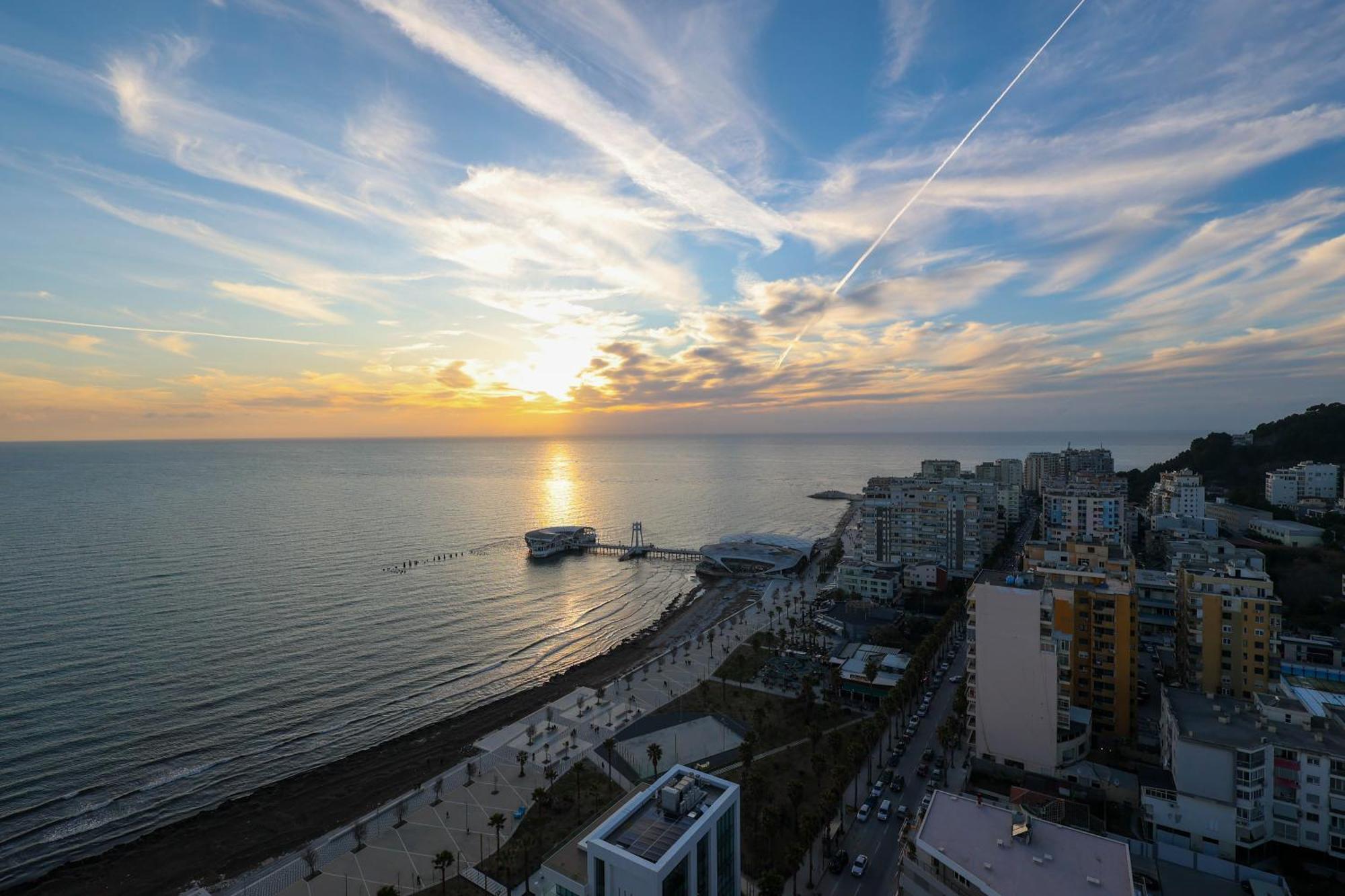Grandstay Apartments Durrës Exteriör bild