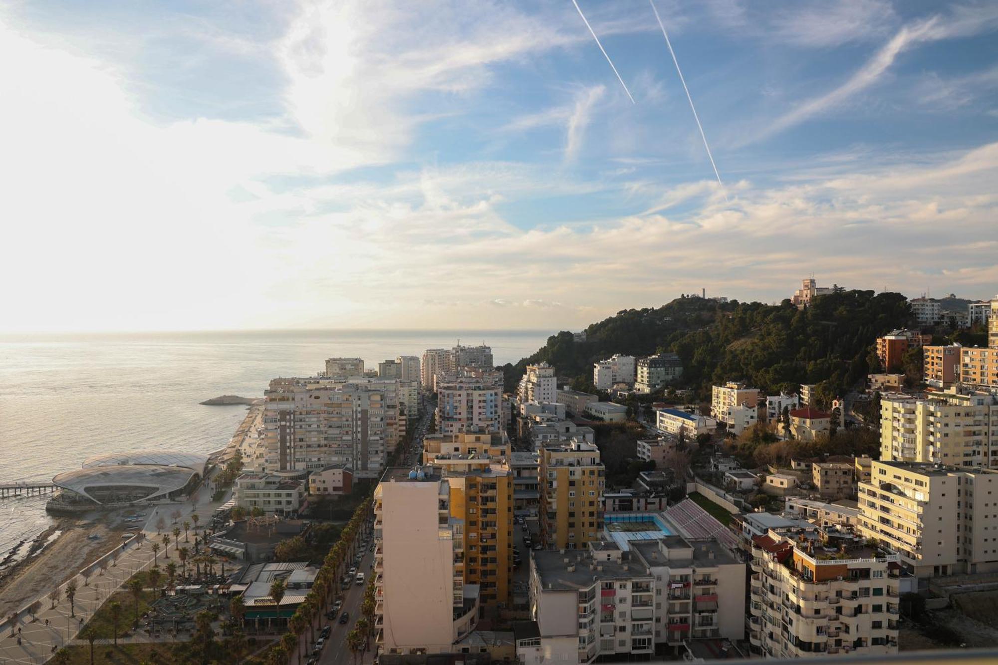 Grandstay Apartments Durrës Exteriör bild