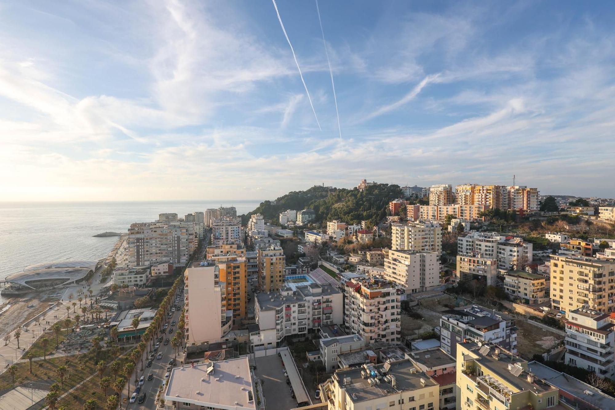 Grandstay Apartments Durrës Exteriör bild
